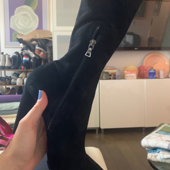 Gorgeous Prada boots - Picture 2 of 11